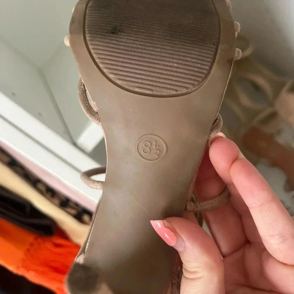 Nude Heels - Picture 4 of 4